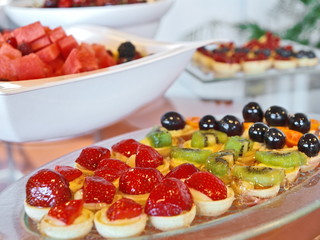 dessert büffet mit frische früchte