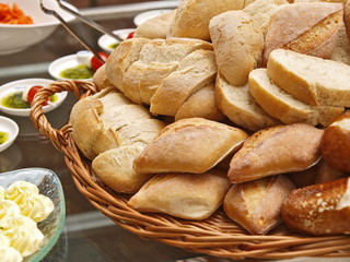 brotkorb,butter,büffelmozzarella mit tomaten, vorspeise büffet
