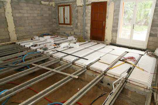 Construction plancher precontraint avec  poutrelles et hourdis