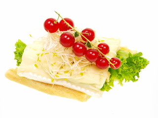 belegte brötchen,baguette,camembert,sprossen,salat