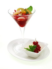 erdbeerkompott mit asparagus und vanilleeis