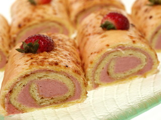 erdbeer biskuitkuchen rolls