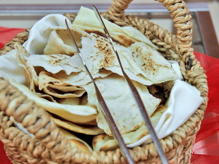 brotkorb, fladenbrot, papadums,internationale büffet