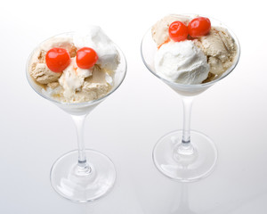 Ice-cream a glass.