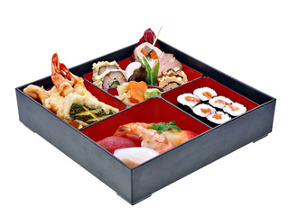 trendy esskultur,sushi und sashimi in bento box