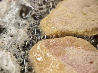 kalbsfleischschnitzel paniert, gebraten,gastronomie küche
