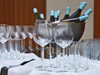 büffet/bar getränke, sektflaschen im eiskühler