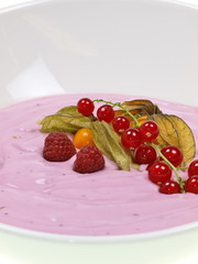 blaubeersahnejoghurt mit frische beeren