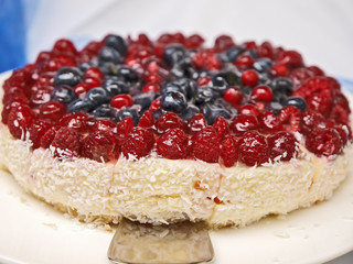 ricotta käsekuchen mit frische beeren,festtags büffet