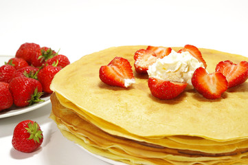 Pancakes filled with strawberry