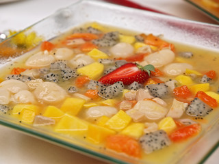 dessert,exotischer fruchtsalat,mango,litschi,drachenfrucht