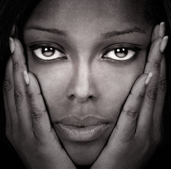 piękna czarna kobieta - 8242609