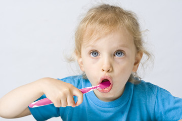 Children brushing teeth