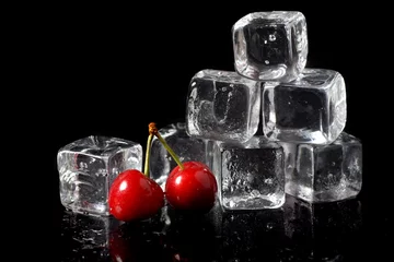 Crédence de cuisine en verre imprimé Dans la glace Glaçon aux cerises