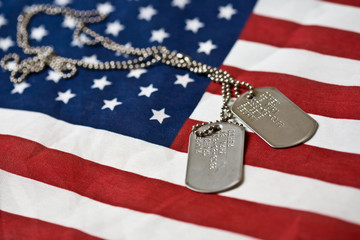 Naklejka premium Dog tags on american flag