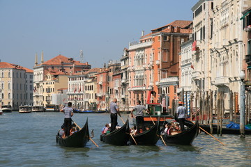 Fototapeta na wymiar gondole sul Canal Grande