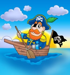 Pirat auf Boot mit Sonnenuntergang