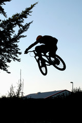 bike jump silhouette - 8307439