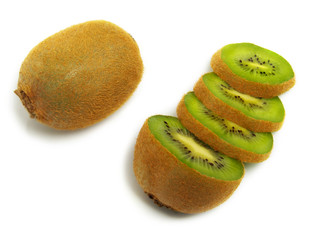 Sliced and unsliced kiwi from above