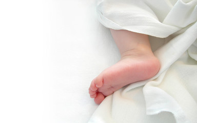 Obraz na płótnie Canvas Baby foot over white sheet