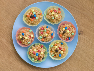 White Chocolate and Marshmallow Rice Crisp Cakes with Sugar Coat