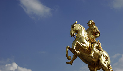 Goldener Reiter mit Sockel