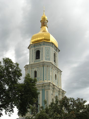 Fototapeta na wymiar Dzwonnica katedry św Sofii w Kijowie