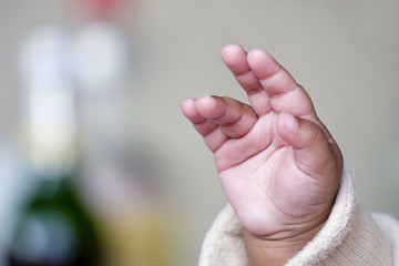 Obraz premium main de bébé