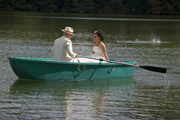 mariés sur une barque