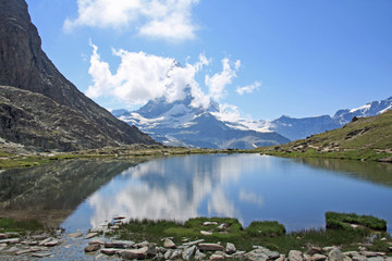 Fototapeta na wymiar Matterhorn mit See
