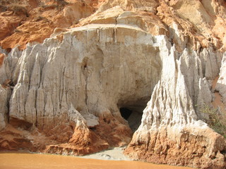 H&ouml;hle in der W&uuml;ste von Vietnam