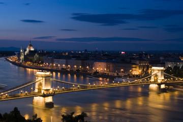 Fototapeta na wymiar Budapeszt o zmierzchu