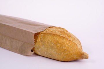 baguette de pain dans son emballage papier