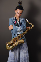 Naklejka premium Teen saxo player