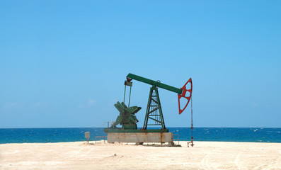 Fototapeta premium Petroleum extraction on cuban soil