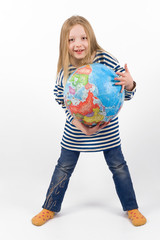 Child with globe - obrazy, fototapety, plakaty