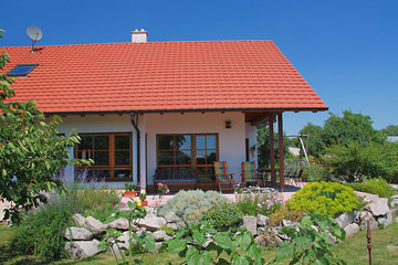 Einfamilienhaus mit Steingarten