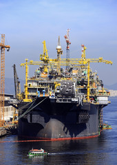 Fototapeta premium oil and gas boat