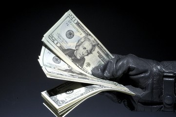 Dollarscheine in der Hand