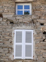 fenêtre fermée en corse closed window in corsica