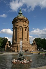 Fototapeta na wymiar Wieża ciśnień w Mannheim