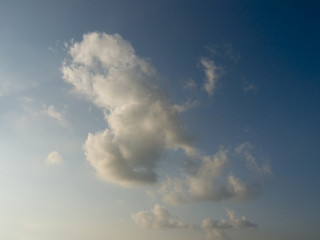 Fototapeta premium Normal cloud in blue sky 20080614-1200603