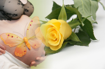 grossesse et rose jaune