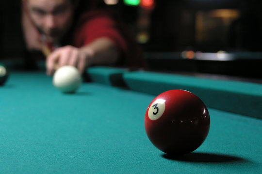 Billard spielen