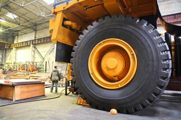 Huge industrial truck - Giant size wheels and tires - 8488624