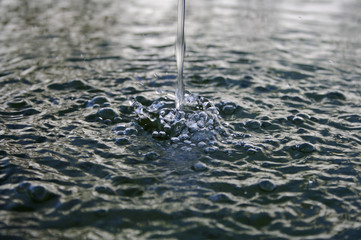 Wasserstrahl von einem Brunnen