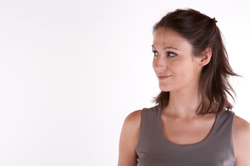 Fototapeta premium Frau schaut zur Seite