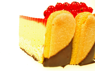 festtagsdessert,mangocreme kuchen mit johannisbeergelee