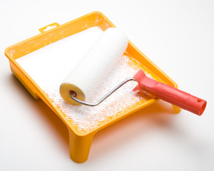 Paint roller and tray