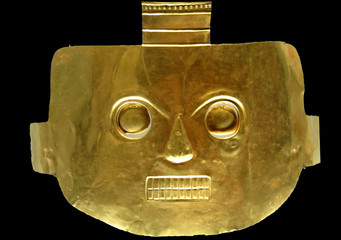 Peruvian culture - Golden Mask